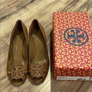 Tory Burch royal tan leather wedge shoe size 9